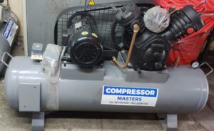 10HP Reciprocating piston air compressor heavy duty two stage mounted on 300 liter horizontal air receiver