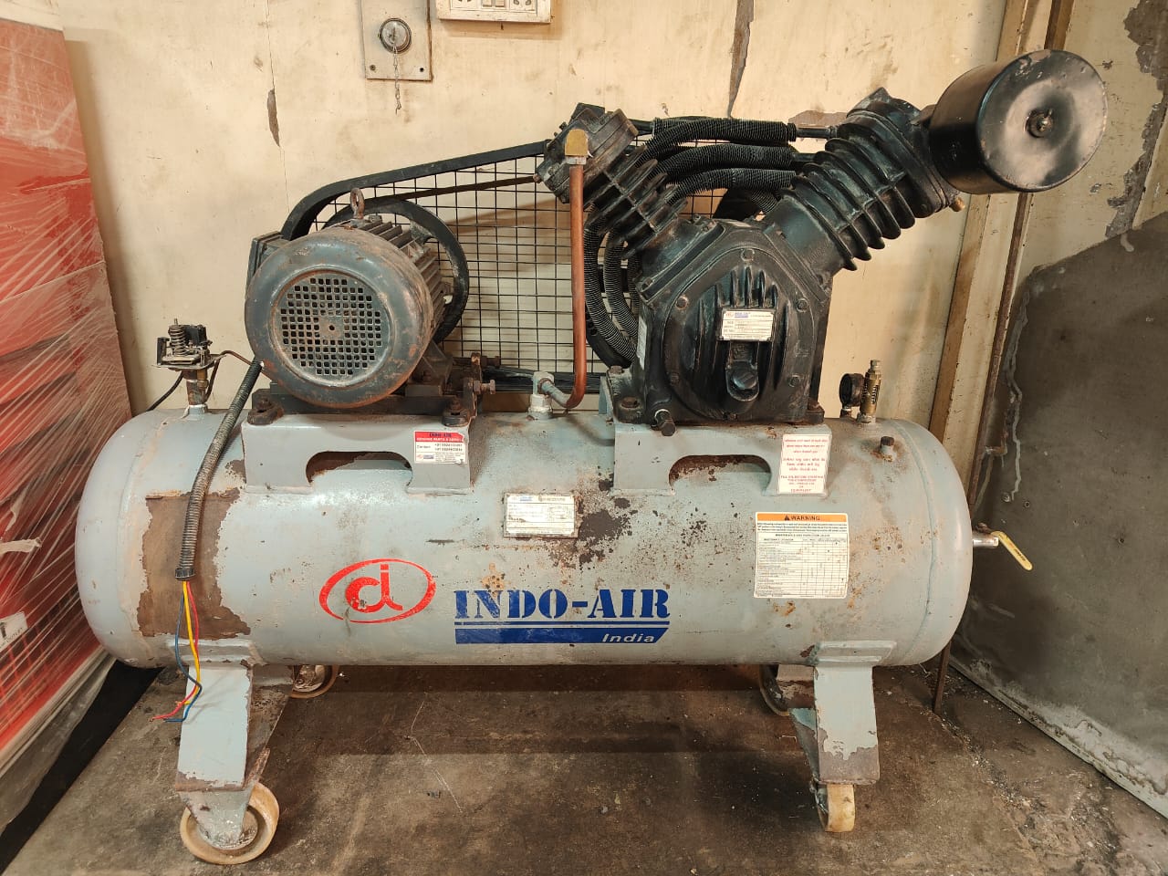 10-HP-Indo-Air-Compressor-mounted-on-heavy-duty-castor-wheels